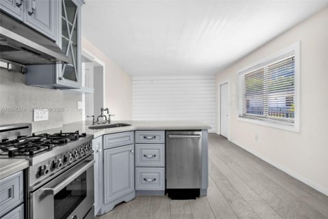 Apartamento en alquiler en Miami, Florida, 1 dormitorio, 62.52 m2 № 2011257 - foto 9