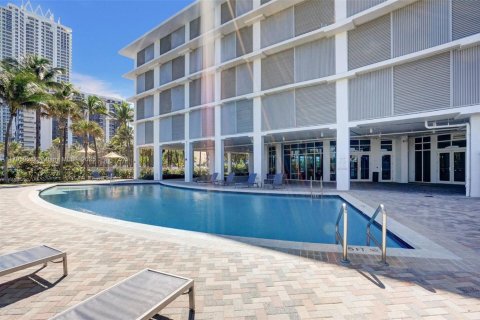 Купить кондоминиум в Майами-Бич, Флорида 1 спальня, 61.97м2, № 1981731 - фото 16