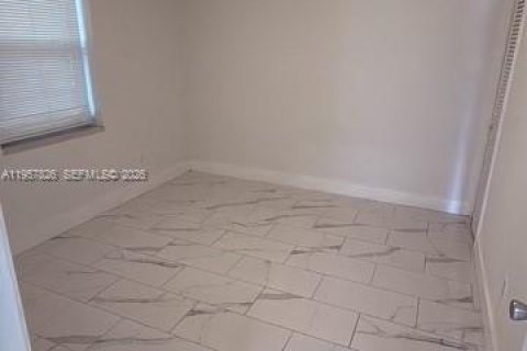 Casa en alquiler en North Miami Beach, Florida, 3 dormitorios, 142.98 m2 № 2011675 - foto 8