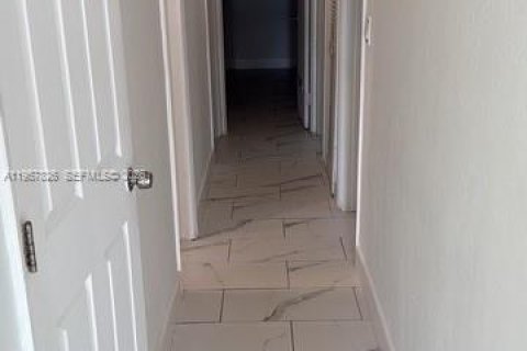 Casa en alquiler en North Miami Beach, Florida, 3 dormitorios, 142.98 m2 № 2011675 - foto 10