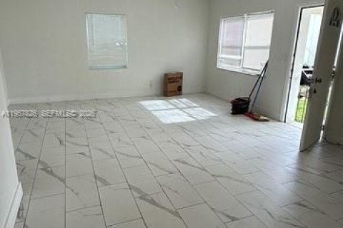 Casa en alquiler en North Miami Beach, Florida, 3 dormitorios, 142.98 m2 № 2011675 - foto 6