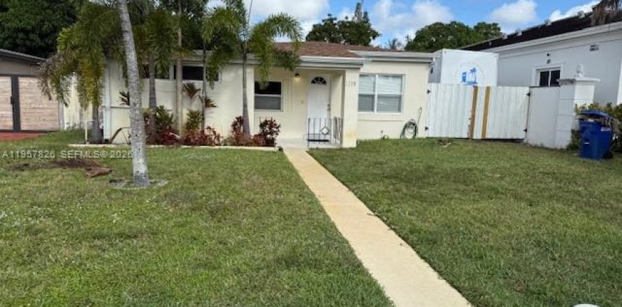 Casa en North Miami Beach, Florida 3 dormitorios, 142.98 m2 № 2011675