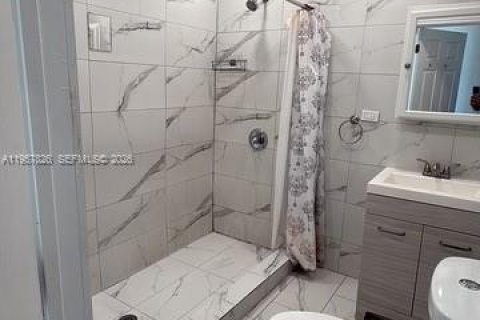 Casa en alquiler en North Miami Beach, Florida, 3 dormitorios, 142.98 m2 № 2011675 - foto 4