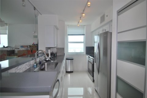 Condominio en alquiler en Miami Beach, Florida, 2 dormitorios, 104.98 m2 № 1950390 - foto 15
