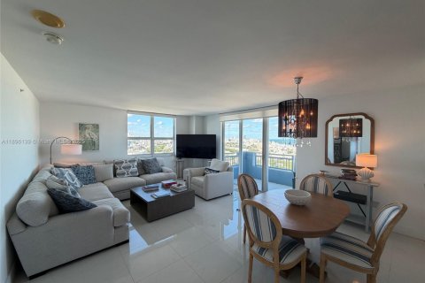 Condominio en alquiler en Miami Beach, Florida, 2 dormitorios, 104.98 m2 № 1950390 - foto 1