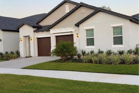 House in Land O' Lakes, Florida 2 bedrooms, 150.04 sq.m. № 2259341