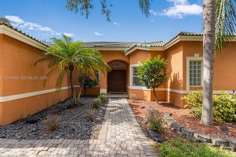 Villa ou maison à Coral Springs, Floride 6 chambres, 225.75 m2 № 2350595