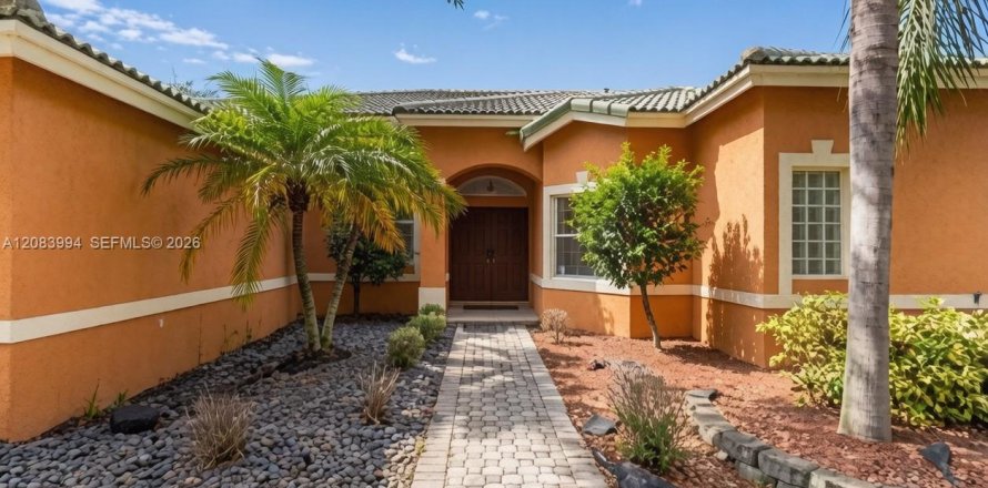 Villa ou maison à Coral Springs, Floride 6 chambres, 225.75 m2 № 2350595