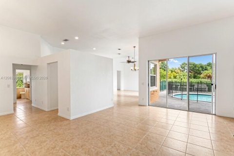 Villa ou maison à louer à Coral Springs, Floride: 6 chambres, 225.75 m2 № 2350595 - photo 9