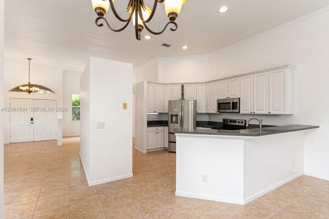 Villa ou maison à louer à Coral Springs, Floride: 6 chambres, 225.75 m2 № 2350595 - photo 8