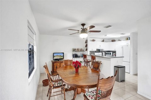 Купить виллу или дом в Майами-Гарденс, Флорида 3 спальни, 136.94м2, № 1991252 - фото 11