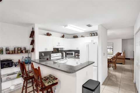 Купить виллу или дом в Майами-Гарденс, Флорида 3 спальни, 136.94м2, № 1991252 - фото 7