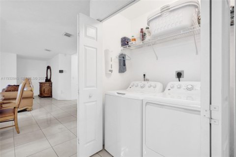 Купить виллу или дом в Майами-Гарденс, Флорида 3 спальни, 136.94м2, № 1991252 - фото 12