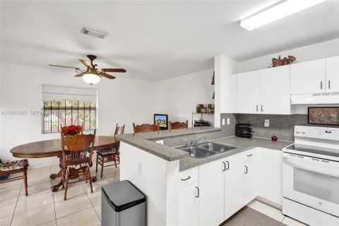 Купить виллу или дом в Майами-Гарденс, Флорида 3 спальни, 136.94м2, № 1991252 - фото 9