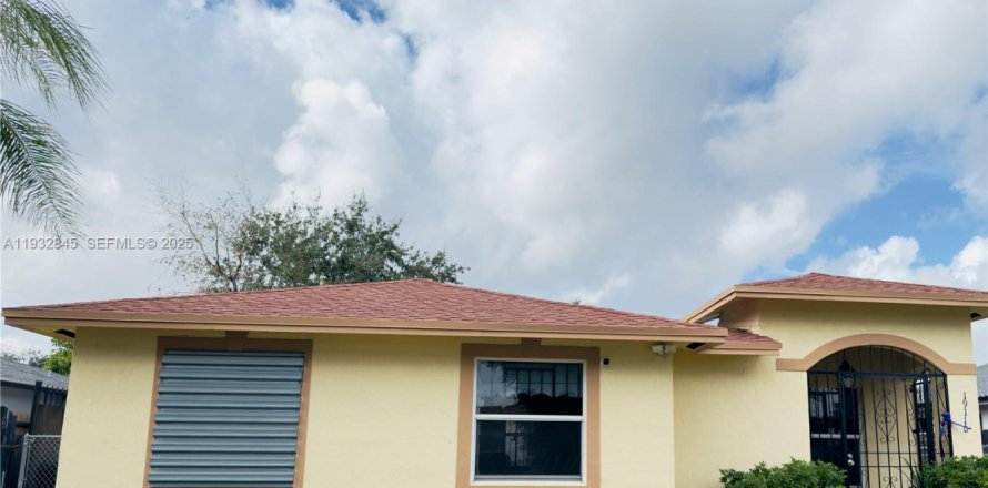 Дом в Майами-Гарденс, Флорида 3 спальни, 136.94м2 № 1991252