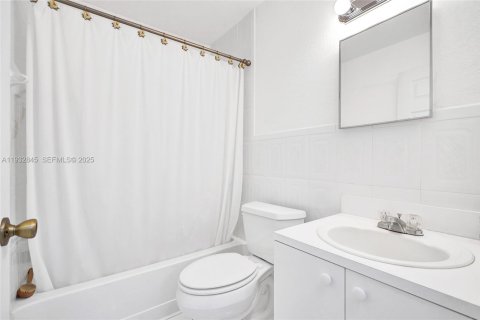 Купить виллу или дом в Майами-Гарденс, Флорида 3 спальни, 136.94м2, № 1991252 - фото 23