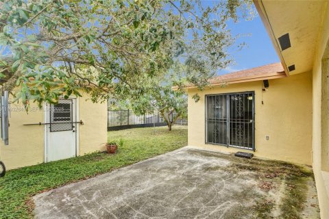 Купить виллу или дом в Майами-Гарденс, Флорида 3 спальни, 136.94м2, № 1991252 - фото 30