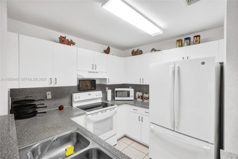 Купить виллу или дом в Майами-Гарденс, Флорида 3 спальни, 136.94м2, № 1991252 - фото 8