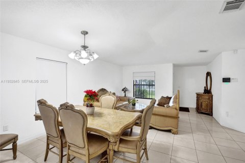 Купить виллу или дом в Майами-Гарденс, Флорида 3 спальни, 136.94м2, № 1991252 - фото 3