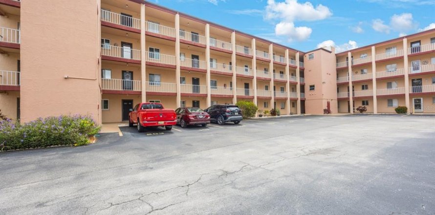 Condo in Bradenton, Florida, 2 bedrooms № 1880898