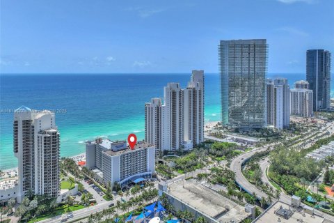 Condo in Sunny Isles Beach, Florida  № 1776401 - photo 18