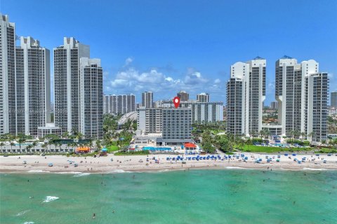 Condo in Sunny Isles Beach, Florida  № 1776401 - photo 2