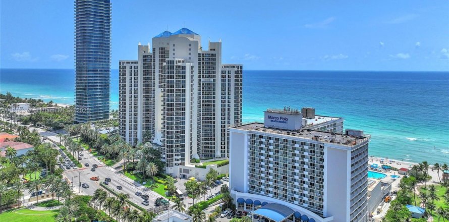 Studio in the Condo in Sunny Isles Beach, Florida  № 1776401