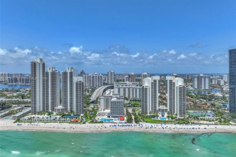 Condo in Sunny Isles Beach, Florida  № 1776401 - photo 21