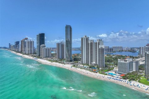 Condo in Sunny Isles Beach, Florida  № 1776401 - photo 19