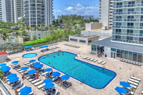 Condo in Sunny Isles Beach, Florida  № 1776401 - photo 15