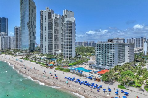 Condo in Sunny Isles Beach, Florida  № 1776401 - photo 23