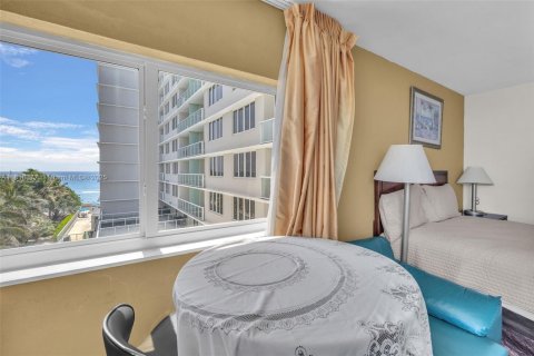 Condo in Sunny Isles Beach, Florida  № 1776401 - photo 8