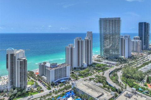 Condo in Sunny Isles Beach, Florida  № 1776401 - photo 17