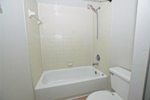 Condo in Orlando, Florida, 2 bedrooms  № 2391361 - photo 17