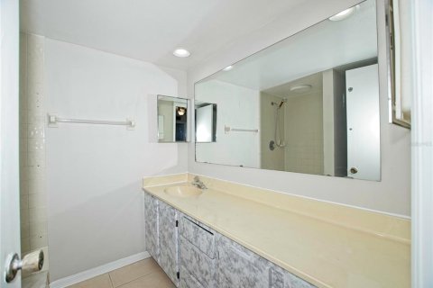 Condo in Orlando, Florida, 2 bedrooms  № 2391361 - photo 24