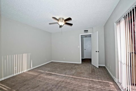 Condo in Orlando, Florida, 2 bedrooms  № 2391361 - photo 23