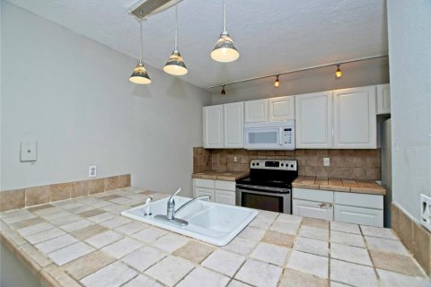 Condo in Orlando, Florida, 2 bedrooms  № 2391361 - photo 15
