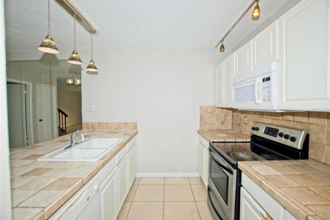 Condo in Orlando, Florida, 2 bedrooms  № 2391361 - photo 13