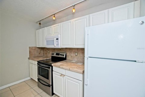 Condo in Orlando, Florida, 2 bedrooms  № 2391361 - photo 12
