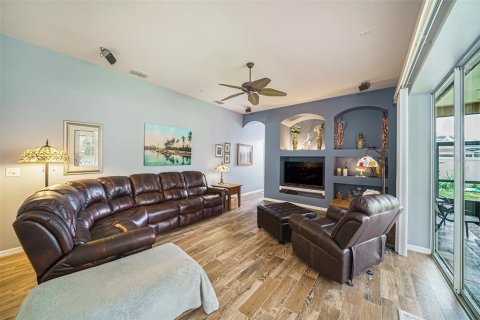 House in Spring Hill, Florida 4 bedrooms, 239.32 sq.m. № 1819287 - photo 14
