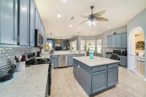 House in Spring Hill, Florida 4 bedrooms, 239.32 sq.m. № 1819287 - photo 9