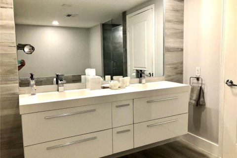 Condo in Hollywood, Florida, 3 bedrooms  № 2152705 - photo 17