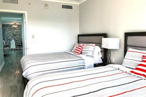 Condo in Hollywood, Florida, 3 bedrooms  № 2152705 - photo 20