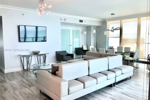 Condo in Hollywood, Florida, 3 bedrooms  № 2152705 - photo 6