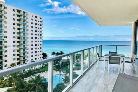 Condo in Hollywood, Florida, 3 bedrooms  № 2152705 - photo 9