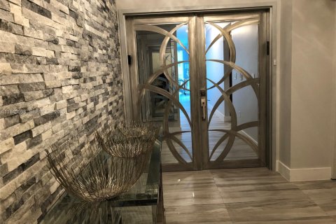 Condo in Hollywood, Florida, 3 bedrooms  № 2152705 - photo 4