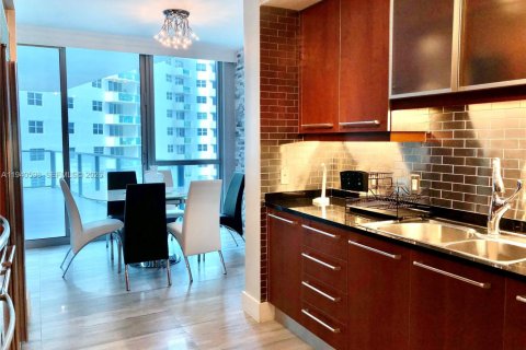 Condo in Hollywood, Florida, 3 bedrooms  № 2152705 - photo 13