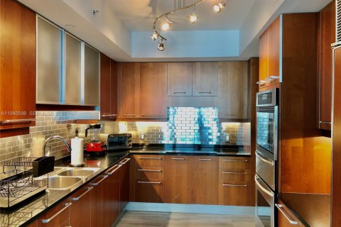 Condo in Hollywood, Florida, 3 bedrooms  № 2152705 - photo 14