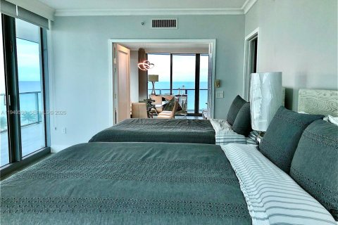 Condo in Hollywood, Florida, 3 bedrooms  № 2152705 - photo 24