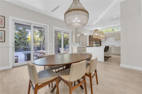 Villa ou maison à vendre à Biscayne Park, Floride: 5 chambres, 232.44 m2 № 2007625 - photo 11